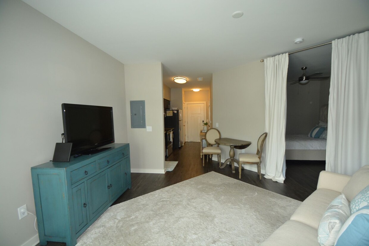 Primary Photo - Melrose Heights - Studio Apartment in Wedg...