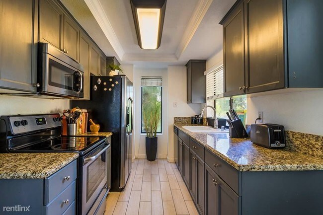 Foto del edificio - 7220 Park Ridge Blvd