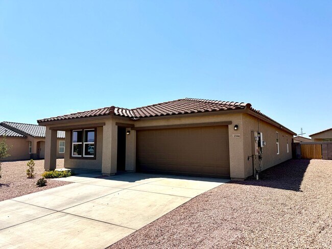 Foto del edificio - Spacious 4 Bedroom Home with Solar & Moder...