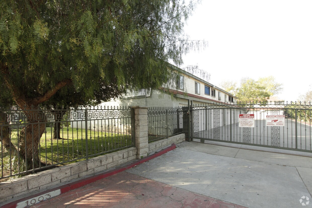 Foto del edificio - 1003 W 9th St