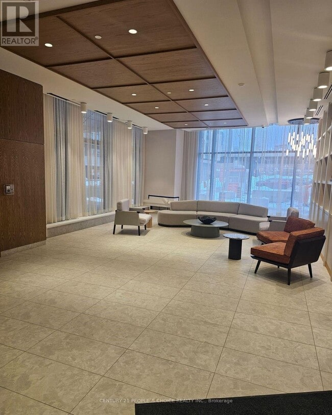 Building Photo - 15 Richardson St