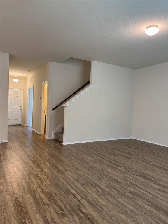 Building Photo - 201 Bedford Falls Ln