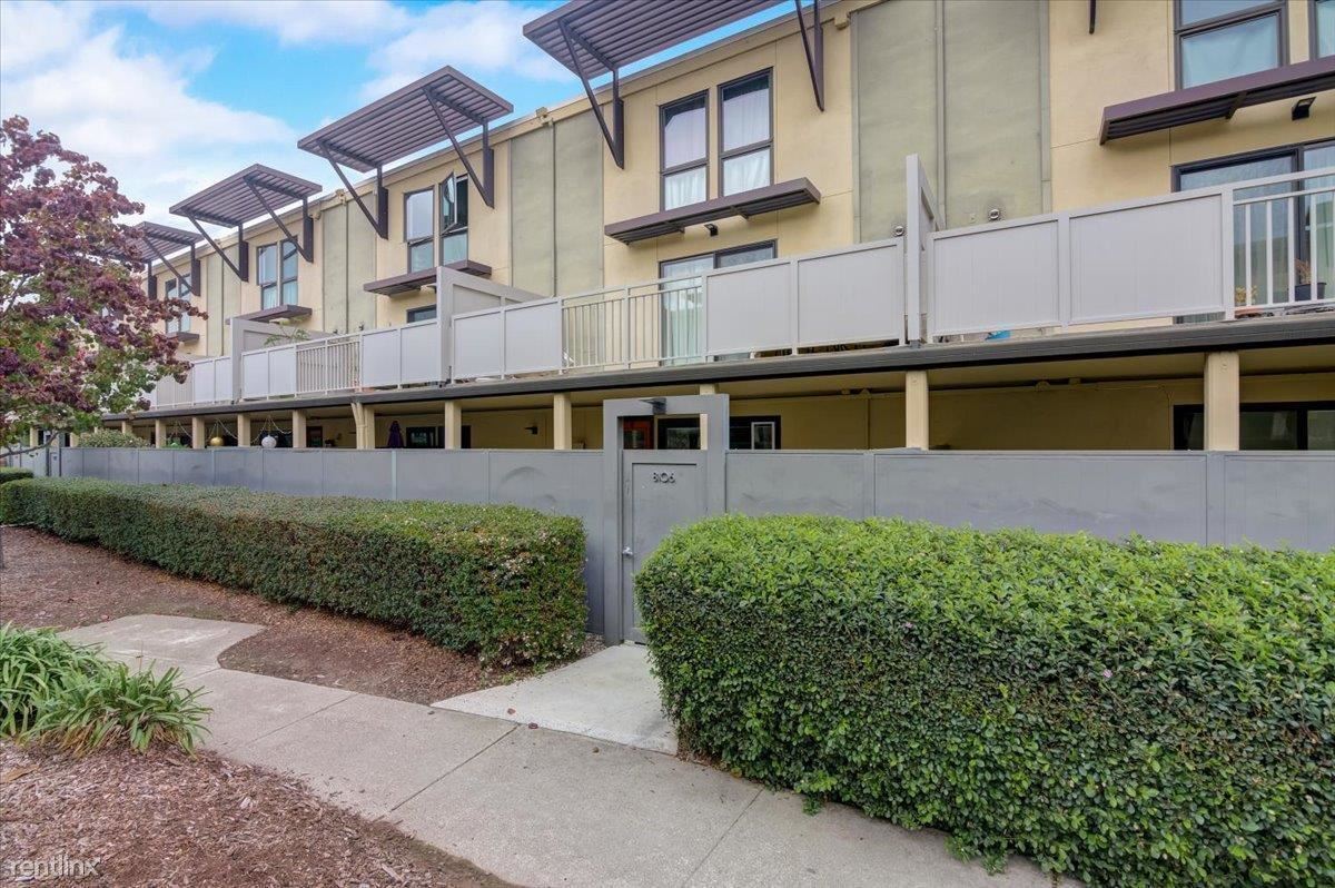 Primary Photo - 1 br, 1 bath Condo - 8106 Admiralty Ln