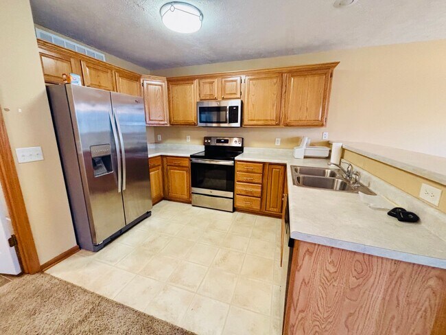 Foto del edificio - Beautiful Townhouse in Elkhorn School District