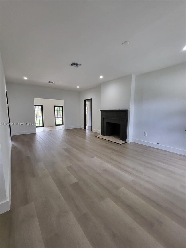 Building Photo - 958 NE 91st Ter