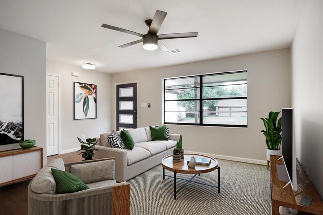 Building Photo - Sleekly updated Richardson home with shady backyard & patio