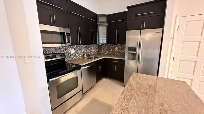 Foto del edificio - 4944 NW 102nd Ave