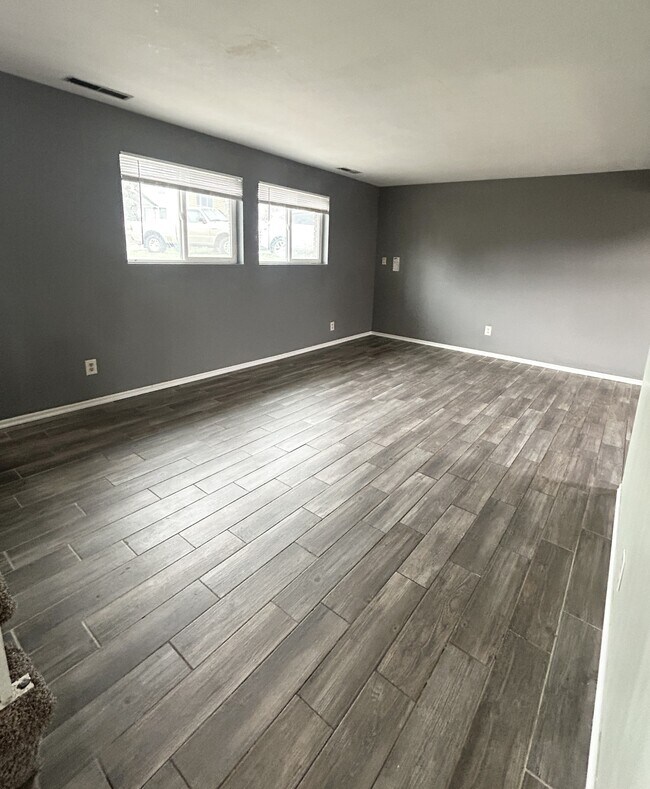 Building Photo - 8326 S Carmen Ct