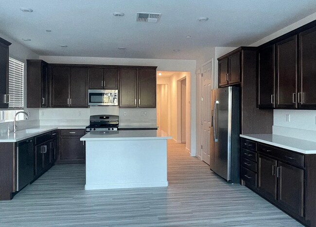 Foto del edificio - 4 Bed 3 Ba 2 Story 2 Car