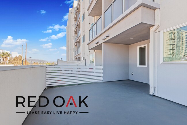 Foto del edificio - Cheerful Studio a Huge Private Balcony, Ce...