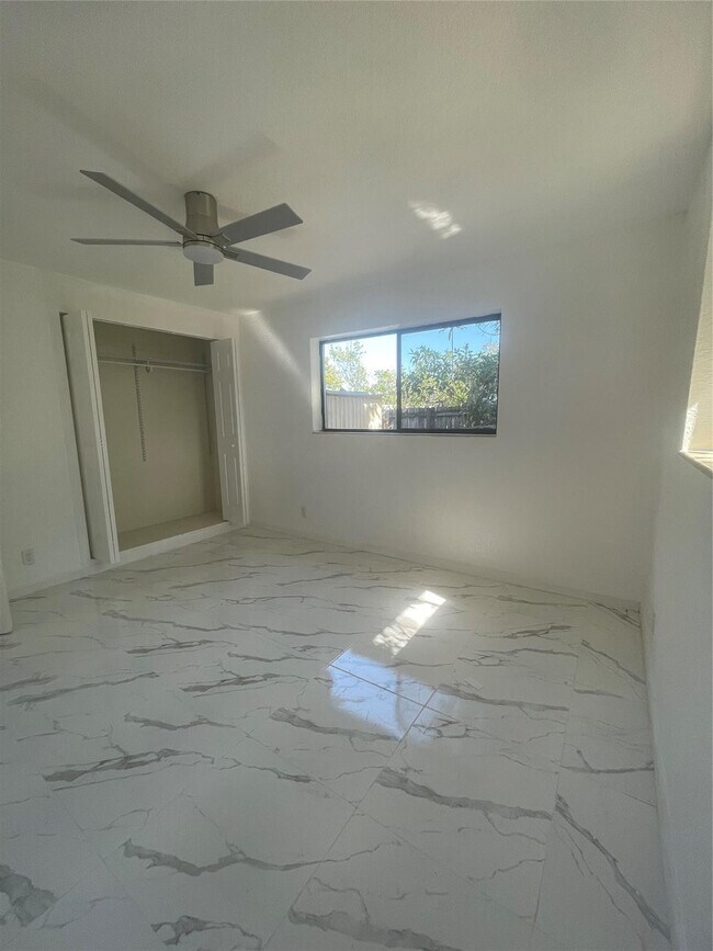 Foto del edificio - 730 NE 23rd Pl