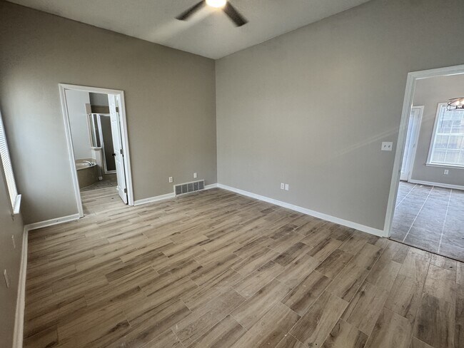 Building Photo - 1237 Travers Ln