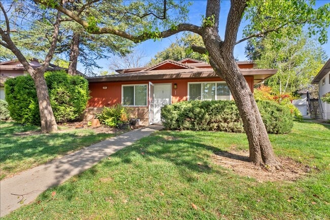 Building Photo - 1833 Fremont Ct