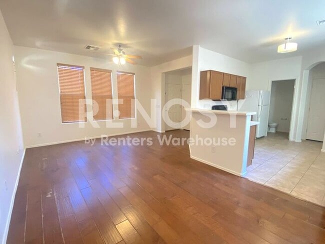 Building Photo - Move-In Ready Gated Community Home Near San Tan Village & Loop 202!
