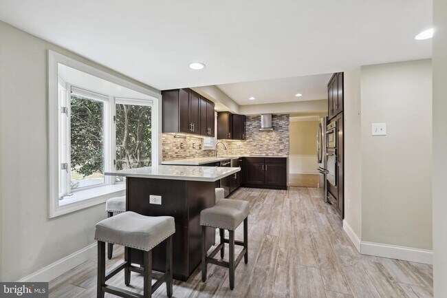 Foto del edificio - 11910 Holly Spring Dr