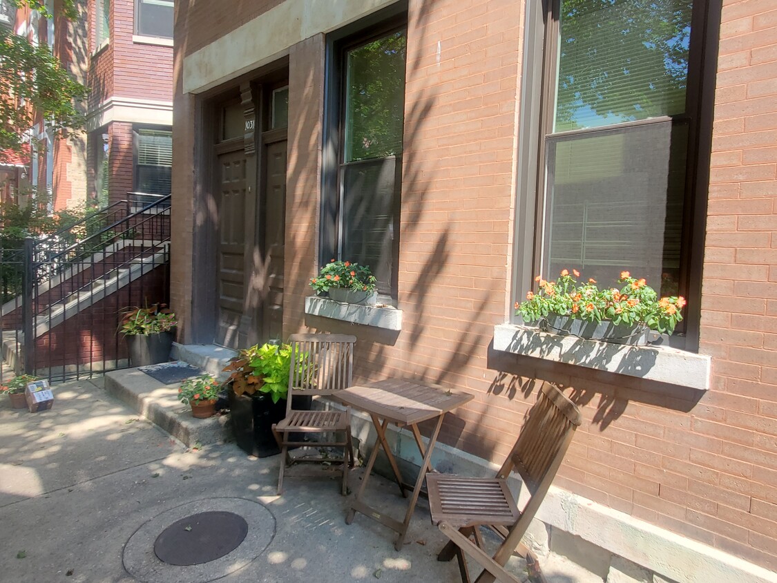 Primary Photo - 1031 N Honore St