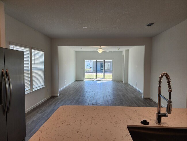 Foto del edificio - Spacious 3BR Home in Quiet Jacksonville Ne...