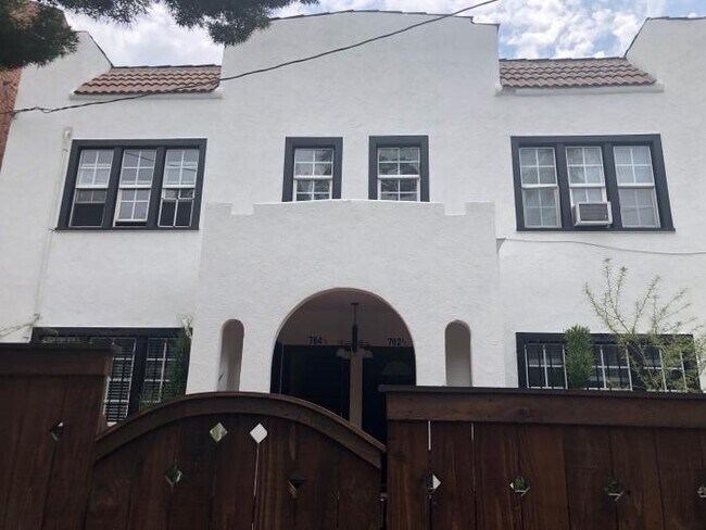 Building Photo - 1 bedroom in Los Angeles CA 90038