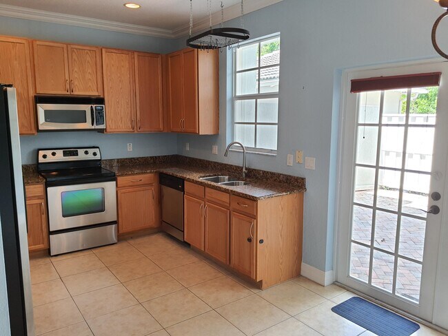 Building Photo - 1029 NW 18th Ave