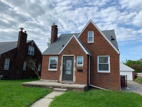 Building Photo - 15898 Oak Ave