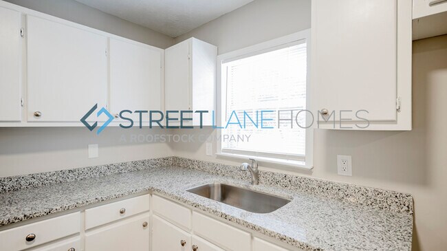 Building Photo - NOW OFFERING $250 OFF THE FIRST FULL MONTH...