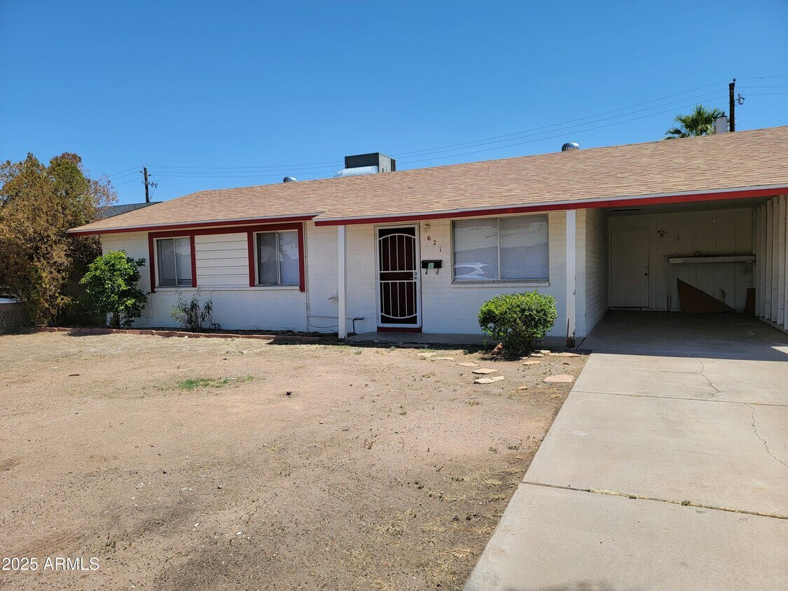 Foto principal - 621 E Papago Dr
