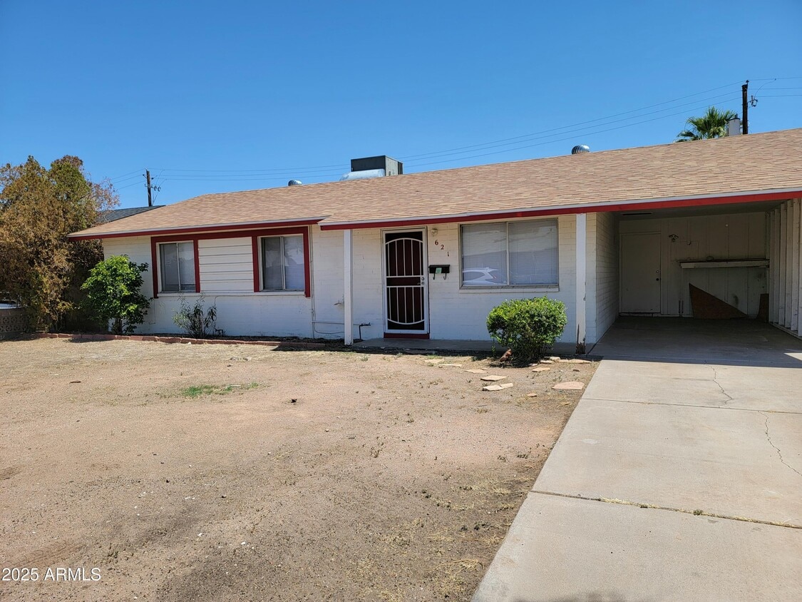 Primary Photo - 621 E Papago Dr