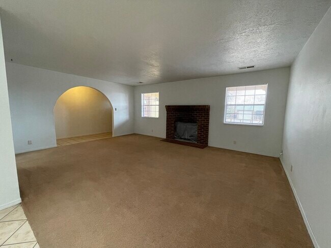Foto del edificio - Beautiful Rio Rancho home available now!