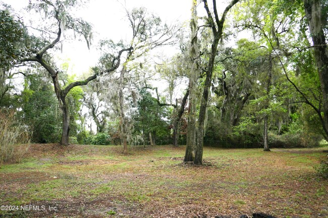 Foto del edificio - 8131 Fort Caroline Rd