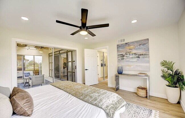 Foto del edificio - "Charming 1-Bed Retreat with Hardwood Floo...