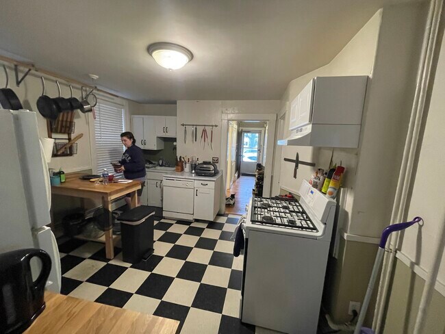 Foto del edificio - 377 Highland Ave