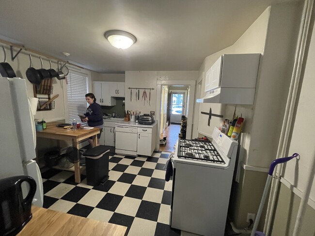 Building Photo - 377 Highland Ave