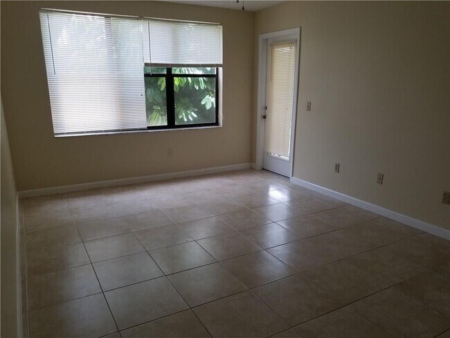 Foto del edificio - 4481 W McNab Rd