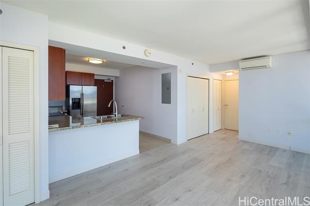 Building Photo - 909 Kapiolani Blvd