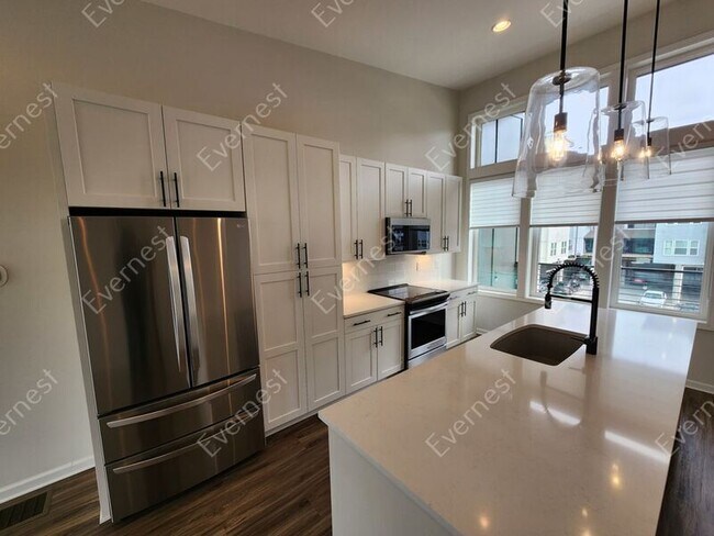 Building Photo - 468 Latta St NE