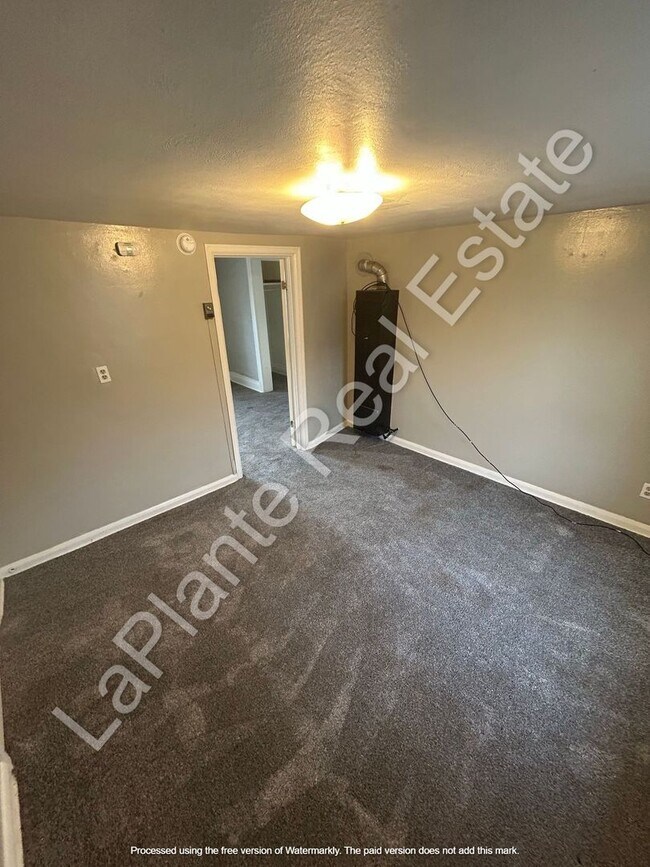 Foto del edificio - 3950 Woodhaven Dr