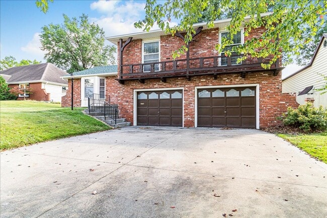 Building Photo - Great House, Great Yard, Great Neighborhood!