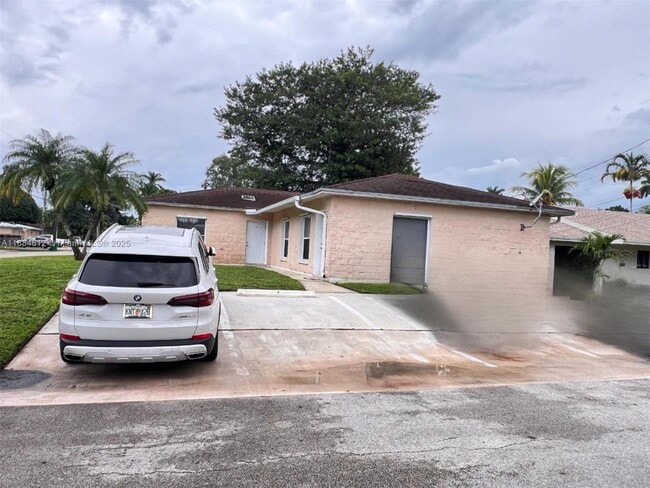 Foto del edificio - 4865 SW 65th Way