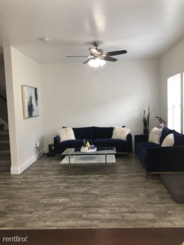 Building Photo - 3 br, 2.5 bath Townhome - 1494 N Venetian Way