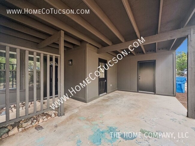 Building Photo - 5123 Paseo Las Palmas