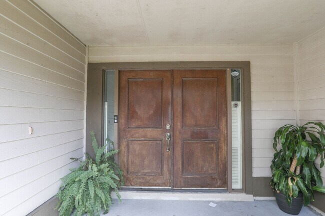 Foto del edificio - 512 White River Dr