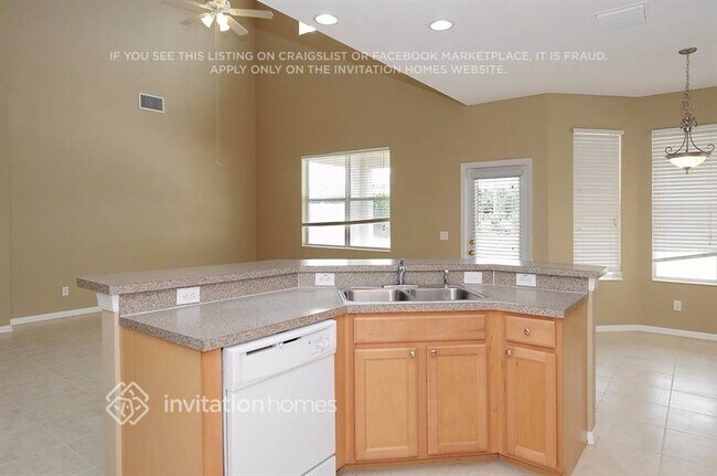 Foto del edificio - 7315 Forest Mere Dr