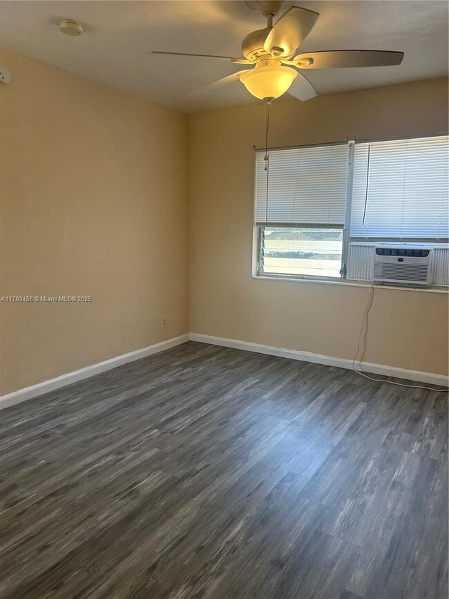 Foto del edificio - 211 SE 9th Ct