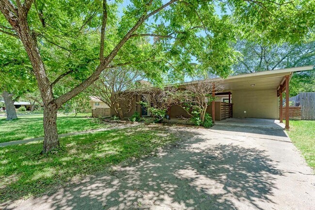 Building Photo - 1603 Northridge Dr
