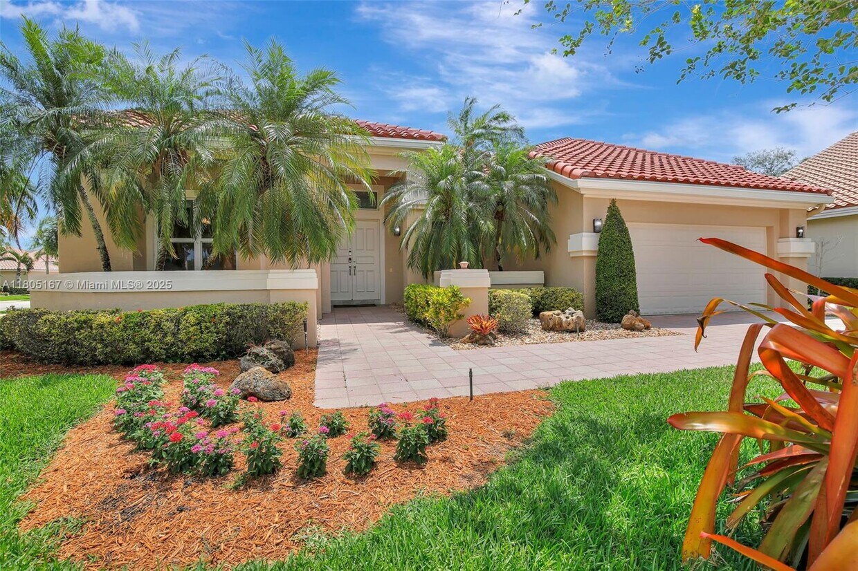 Foto principal - 2651 Oakmont Dr
