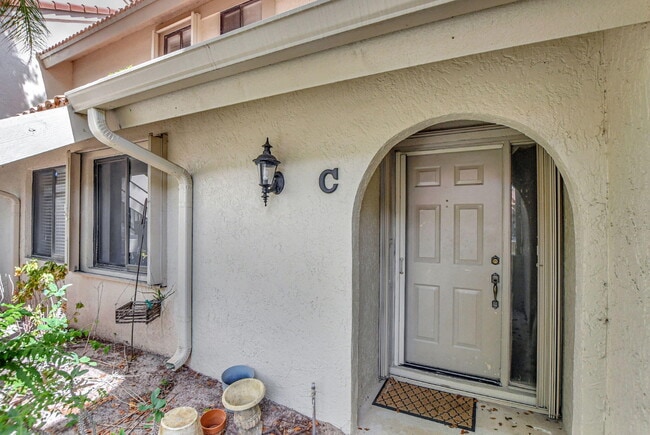 Foto del edificio - 5640 Coach House Cir