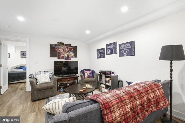 Building Photo - 2013 Mt Vernon St