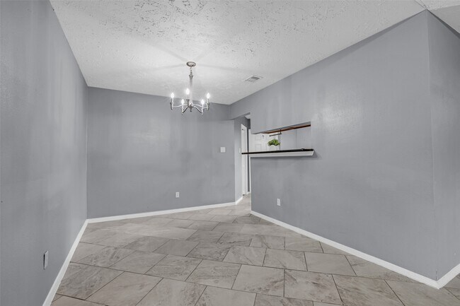 Foto del edificio - 13915 Old Village Ln
