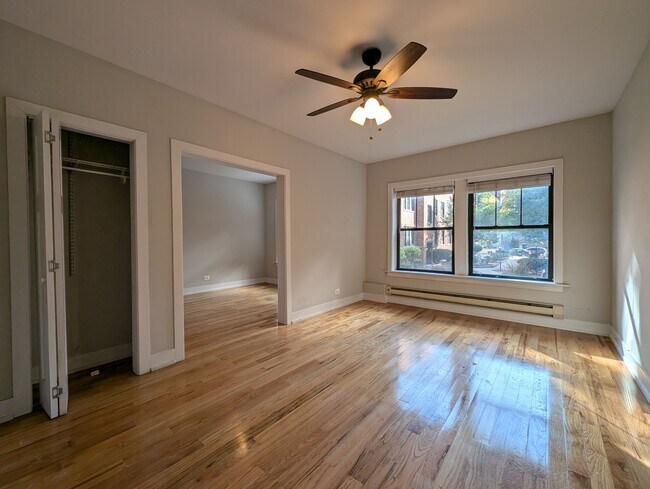 Building Photo - 628 W Cornelia Ave