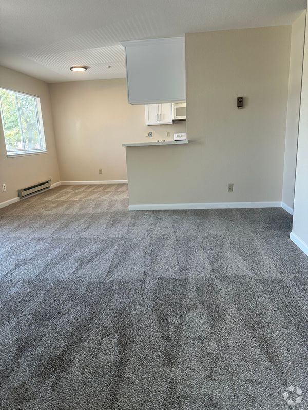 Building Photo - 3670 Silver Oaks Way